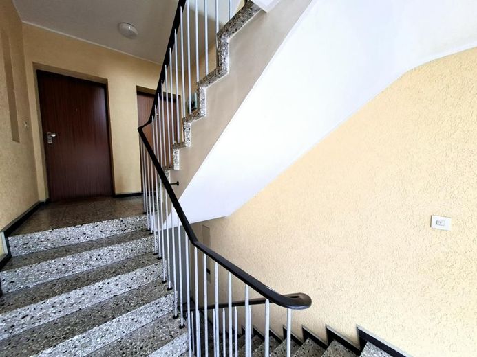 CITYHOUSE: Gute Kapitalanlage 2 Zimmer Wohnung solide vermietet mit Balkon, Keller in zentraler Lage – Treppenhaus