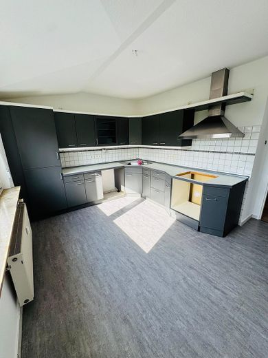 4-Zimmer-Wohnung mit traumhaften Taunusblick und eigenem Garten – Küche