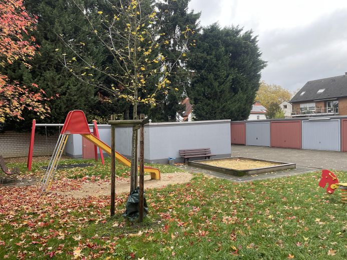5,5% Mietrendite in Lünen - 3,5-Zimmer Wohnung mit Balkon & Garage - ohne Makler – Spielplatz im Innenhof