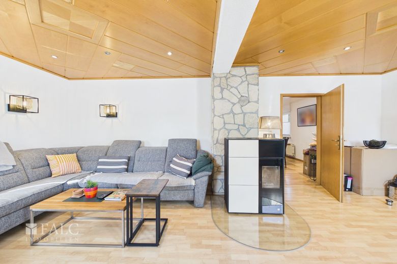 Umfassend modernisiertes und in weiten Teilen saniertes und zentrales Wohnhaus mit Einliegerwohnung – Wohnung-EG