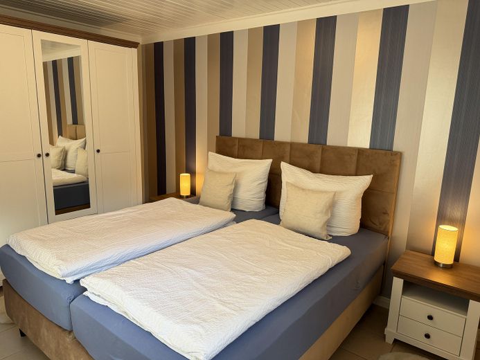 Paket kira ile geçici ikamet için tamamen yenilenmiş, tam donanımlı bodrum katı dairesi – Schlazimmer