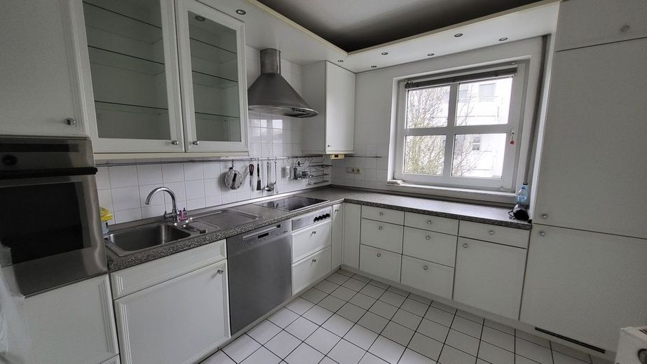 Neuer Preis ! RMH mit Garage, 2 Balkonen, Garten und Terrasse – Küche EG