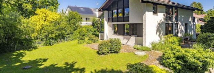 Light-filled family home with idyllic garden within walking distance of Lake Starnberg