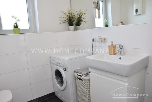 Zentrum, Modern möblierte DG-Wohnung mit Dachterrasse und offener Küche in zentraler aber ruhiger Lage – db9eadfacacab3754fef5f84c0e1d4a0e3eaa13f.jpg