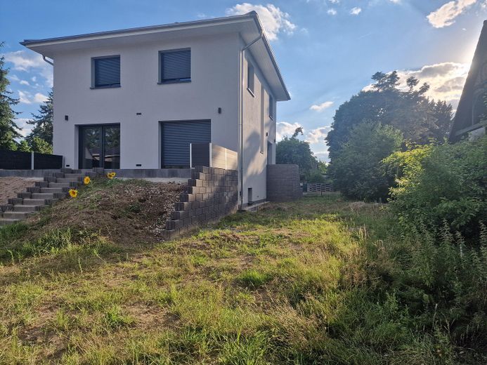 Erstbezug in Zepernick – Provisionsfreie KfW-40-EE Stadtvilla auf über 1.000 m² Grundstück – Außen Ost-Nord Hochterrasse