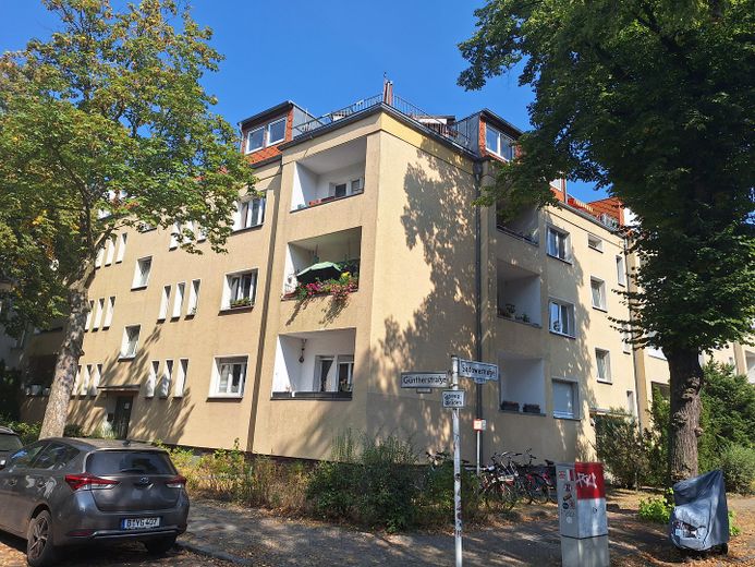Ecke unten heller Balkon