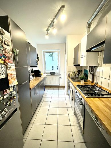 Rarität am Lister Platz: Sanierte Substanz, Eilenriedeblick & 130 m² Penthouse-Maisonette – Küche 4. OG links