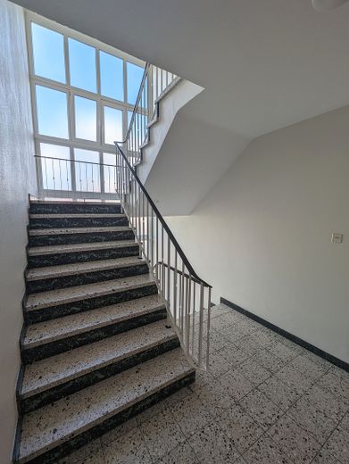 Gerenoveerd 3-kamerappartement op een rustige en centrale locatie – Treppenhaus