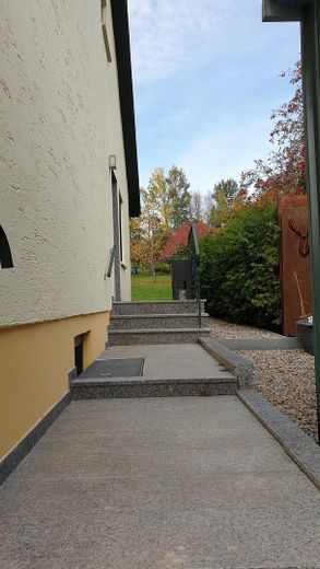 Casa unifamiliar con terreno de recreo opcional – Eingangsbereich