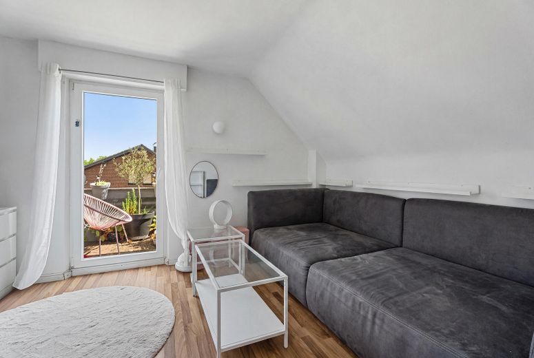 Wohnen auf ca 1600m² - Einfamilienhaus mit zusätzlichem Baupotential – Zimmer Obergeschoss zum Balkon