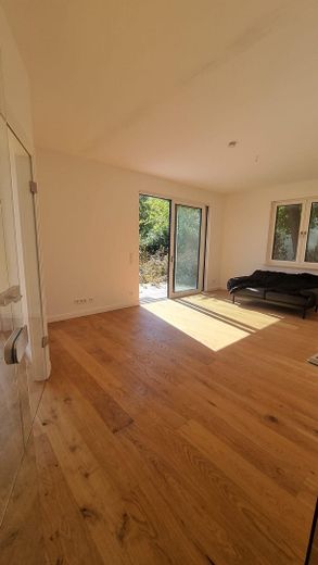 Traumhafte 4 Raumwohnung mit Garten in einer Villa – Foto 6