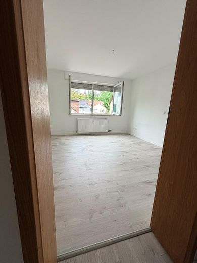 Moderno appartamento di 3 locali con balcone, cucina componibile e posto auto a Weinsberg – Photo 7