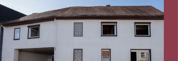 Hofreite: Wohnhaus mit Torhaus, große Scheune und weitere Nebengebäude. Käuferprovisionsfrei!