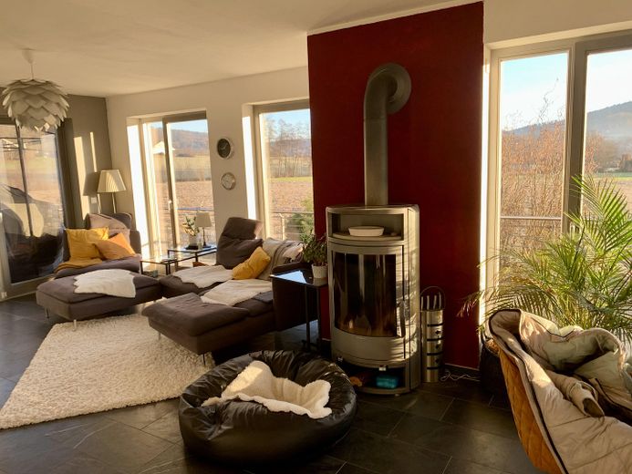 Wohnzimmer mit Kamin
