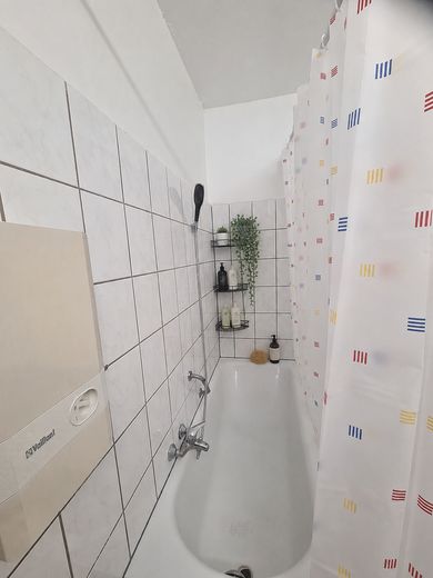 Erstbezug nach Renovierung – attraktive 55-m²-Wohnung in Heerdt – Badezimmer 