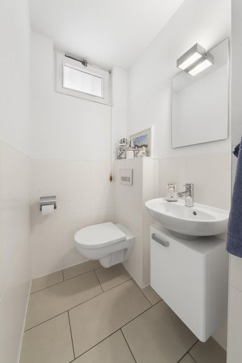 Modernes Reihenmittelhaus mit Photovoltaik und viel Platz zum Leben in Großburgwedel – Gäste-WC