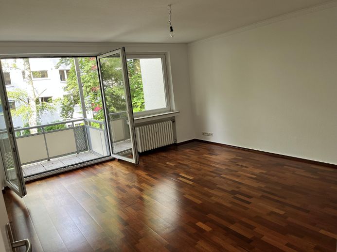 Top renovated 2-room apartment with balcony, car parking space - ready to move in immediately – Foto 5