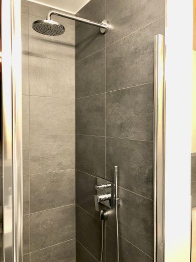 Grand Tower - Exklusive 2-Zimmer-Wohnung mit Skylineblick im 38. OG – Foto 9