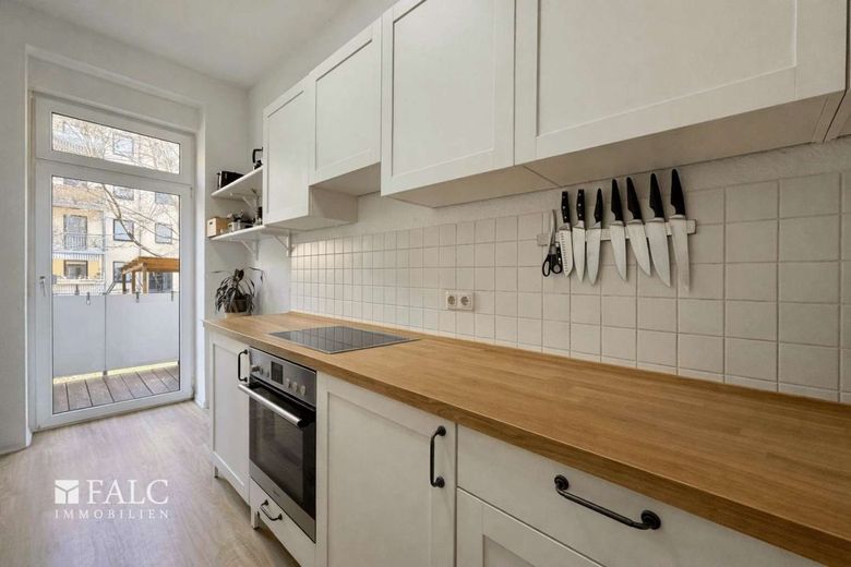 Altbauperle in Stadtfeld-Ost: Charmante 3-Zimmer-Wohnung mit Balkon &amp; Wertsteigerungspotenzial – Küche