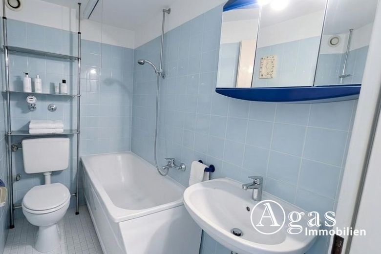 Vermietete 2-Zimmer-Wohnung mit Balkon in Charlottenburg – Badezimmer