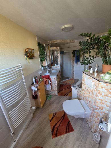Charmantes Reihenendhaus mit 5 Zimmern+Partykeller in Dresden-Lockwitz incl. Küche – Bad