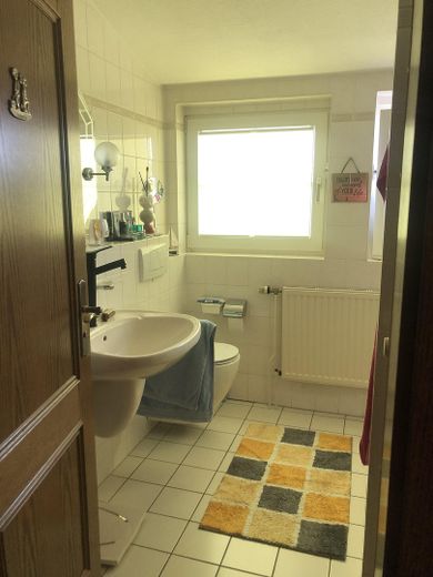 Einfamilienhaus in bester Wohnlage - *Courtagefrei* – kleines Duschbad OG