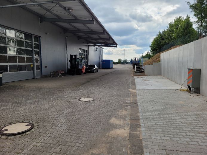 Top-Gewerbeimmobilie: Flexibel nutzbar - als Lager, Werkstatt, Produktion oder auch Handel. – Nord / West 2