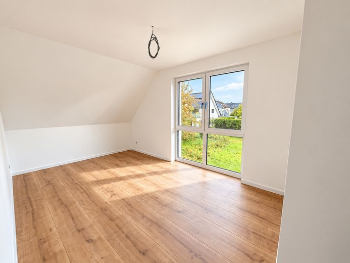 Moderne Neubau-Doppelhaushälfte mit Garten & Studio in Bad Lippspringe – Foto 12