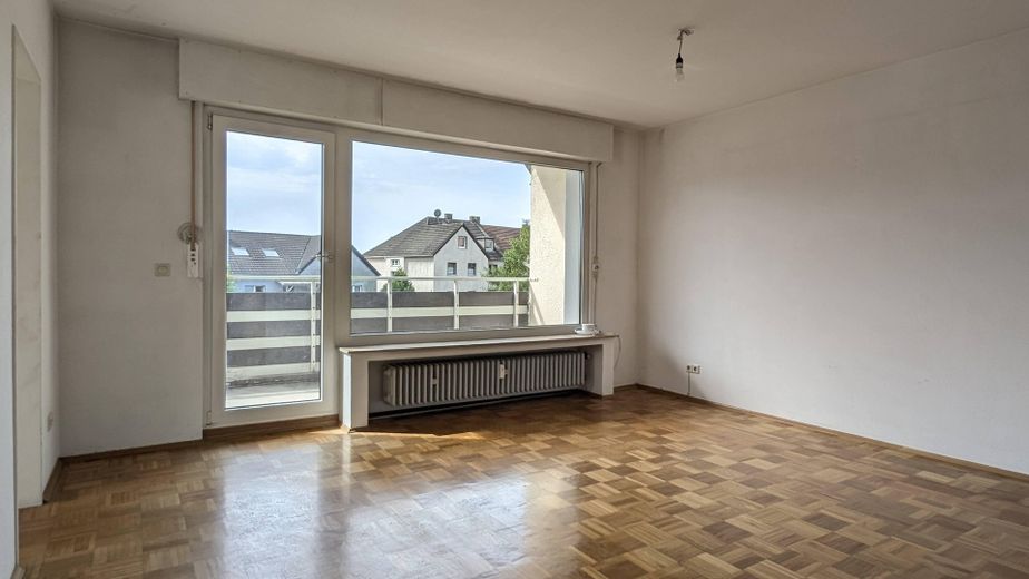 Provisionsfreie attraktive 3,5-Zimmer-Eigentumswohnung mit Garage in ruhiger Lage – Wohnzimmer