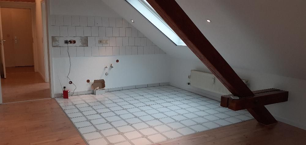 Schicke, gemütliche Dachgeschosswohnung in ruhiger Lage – Küche