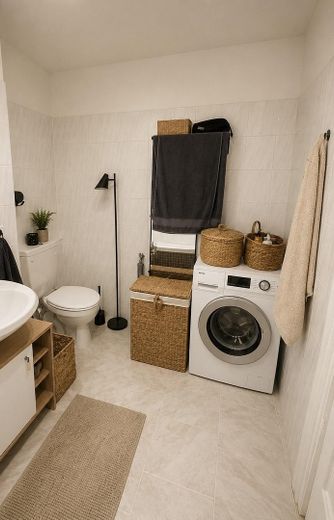 Helle, schicke 2-Zimmer Wohnung verfügbar – Badezimmer