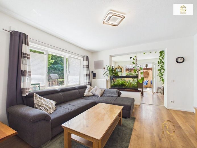 Charmantes modernisiertes und gepflegtes Einfamilienhaus mit der Möglichkeit einer Einliegerwohnung – EG Wohnzimmer
