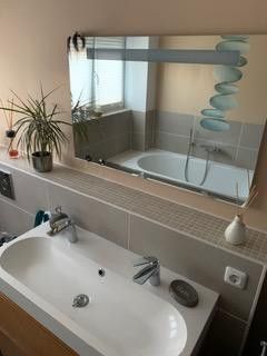 Sonne bis zum Abend! 5 Zimmer -Traum mit Dachterrasse & Garten am Buga-Park – Wannbad mit Fenster