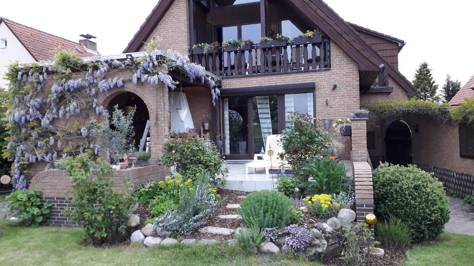 Blick vom Garten aufs Haus