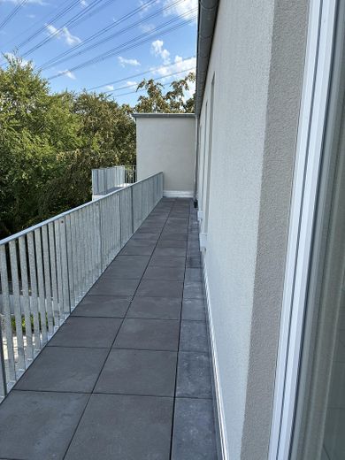 Zentral gelegene Wohnung im Staffelgeschoss – Balkon 1