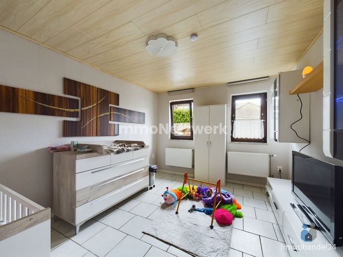TOP***Zweifamilienhaus mit 4 Garagen im Vorort von Elsdorf***NEU – Kinderzimmer II