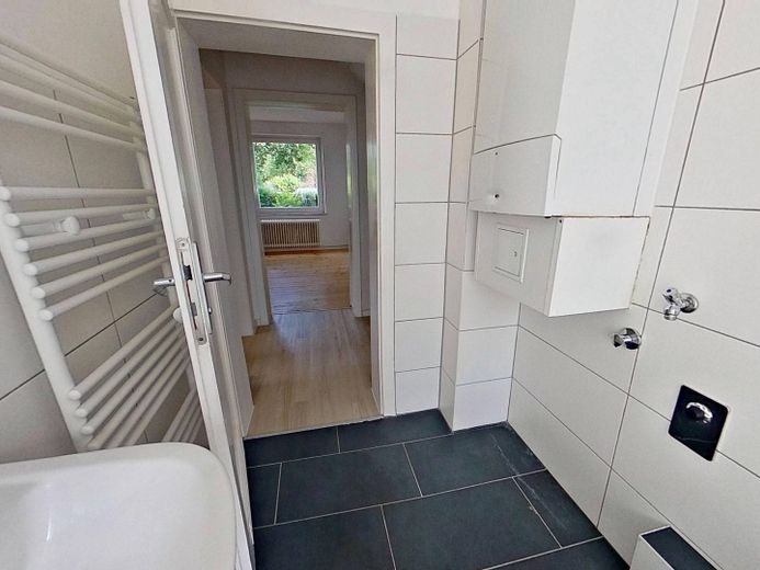 Schöne 3-Zimmer-Wohnung mit modernem Tageslichtbad – Ansicht II: Bad