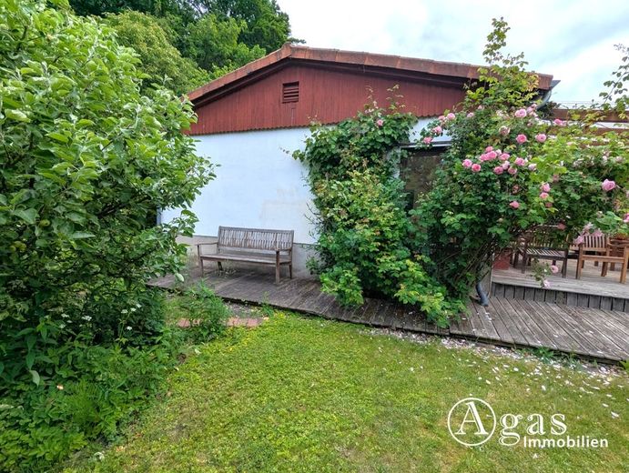 Wohnen im Grünen - Charmantes Haus auf sonnigem Waldgrundstück in Melchow – Seitenansicht