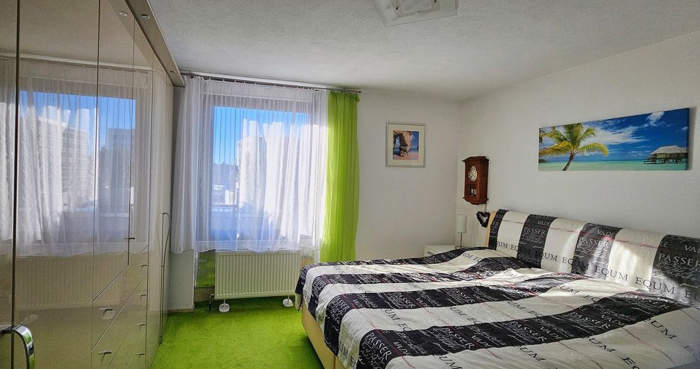 Zentrumsnahe, hochwertige, helle und ruhige 2 Zimmer Penthouse - Wohnung mit Aufzug – Schlafzimmer