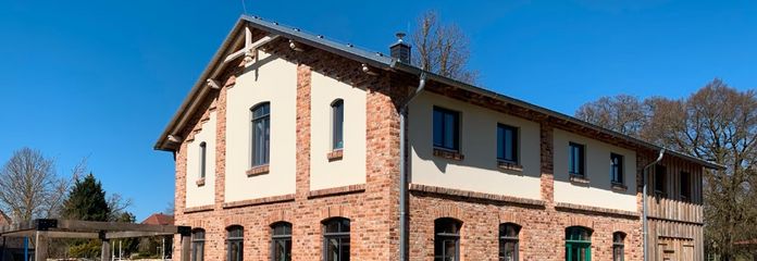 Blick aufs Haus im Frühling