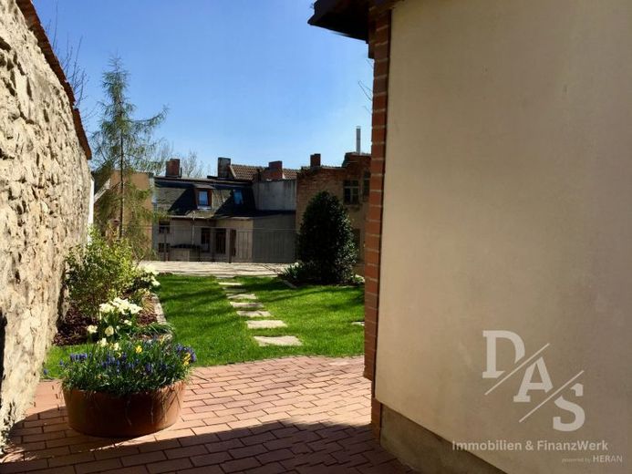 Lovingly maintained multi-family house with 4 residential units and castle view – Foto 1
