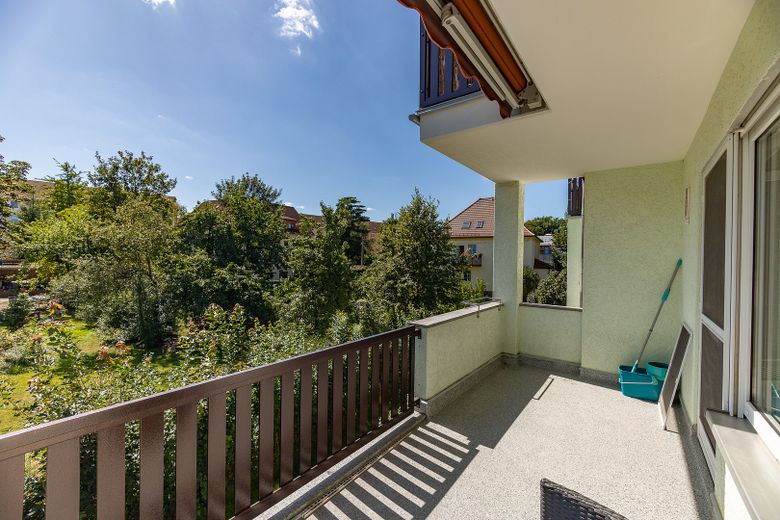 إشغال أول بعد التجديد، شقة من 3 غرف - موقف سيارات وشرفة – Balkon