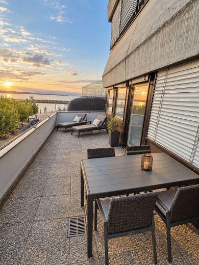 Posizione privilegiata sul lago! Appartamento condiviso premium arredato, appena ristrutturato, con terrazza sul tetto e vista sul lago – Dachterrasse