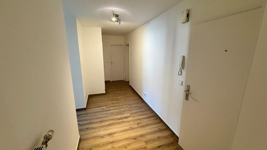 Aucune attente : spacieux refuge de 2 pièces à Lokstedt (prêt à emménager et sans commission) – Flur