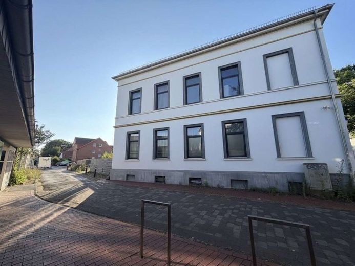 Edificio residencial y comercial en una ubicación privilegiada de Bünde. Ideal como alojamiento para trabajadores, pensión o boarding house. – Foto 1