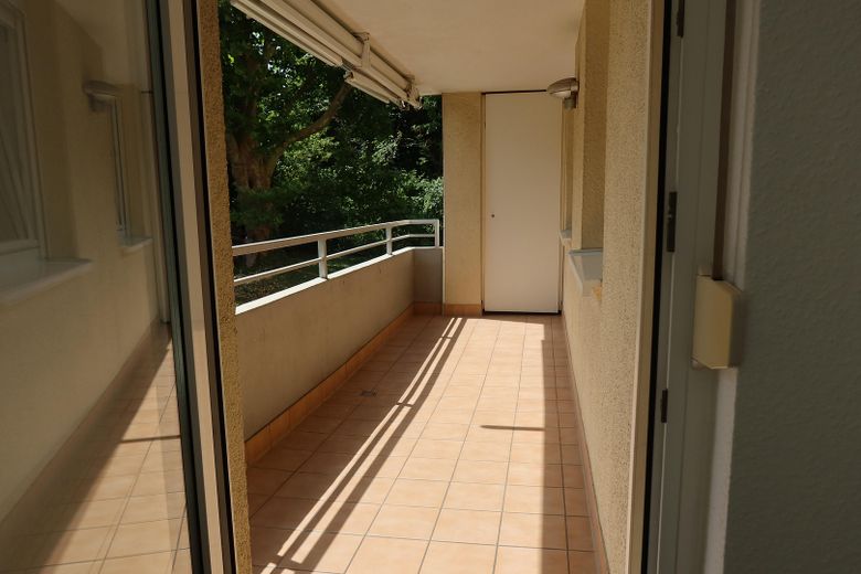 Appartement 3 pièces avec balcon et place de stationnement à Niefern – Balkon