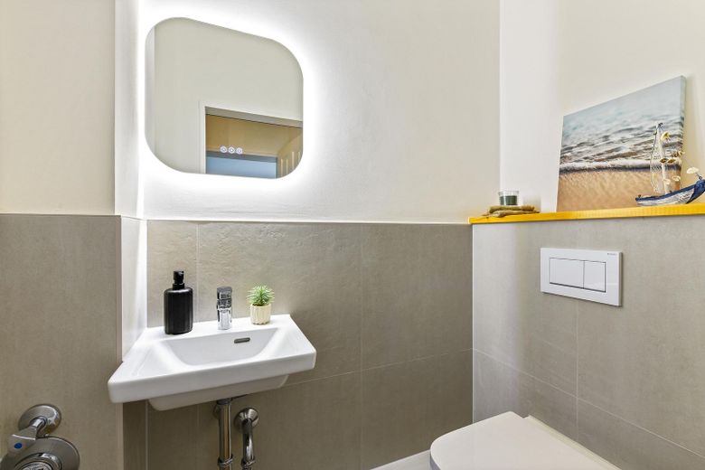 Appartement moderne de 4 pièces, rénové, première occupation et sans commission – Photo 7