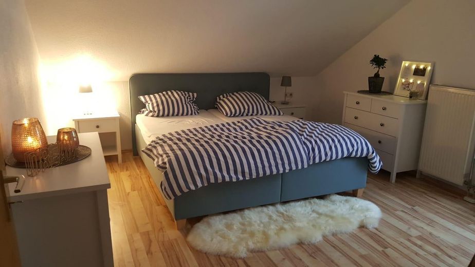 Charmante 3,5-Zimmer-Dachgeschosswohnung in ruhiger Wohnlage von Winnenden – Schlafzimmer