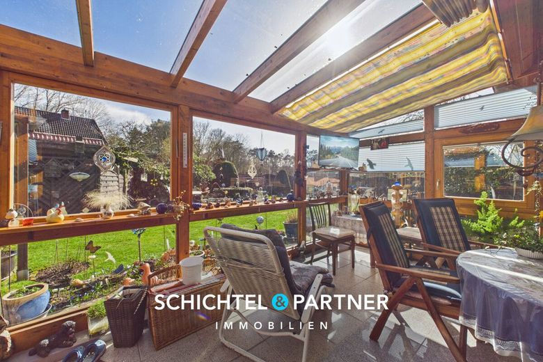 Quelkhorn | Traumhaftes 3-Parteien-Haus auf schönem Grundstück – S&amp;P | Wintergarten
