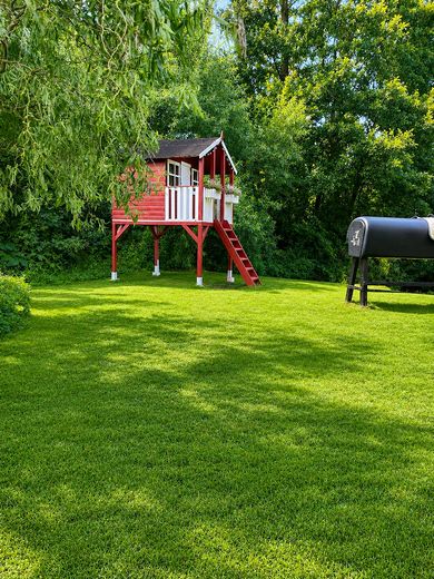 Reetdachhaus mit Charakter in der Nähe von Zarrentin am Schaalsee OT Bantineschichten erzählt – ein Paradies für Kinder